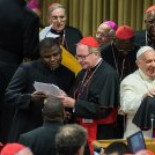 Una gallina puso un huevo gigante y murió