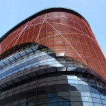 Primer edificio de oficinas del mundo que genera más energía de la que gasta