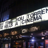 Cada vez que descargas un torrent, Dios mata una sala de cine