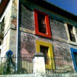 Microsoft pinta un pueblo tradicional asturiano con colores chillones [AST]