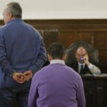 Dos policías, acusados de romper la mandíbula a un joven