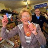 PRS (SGAE británica) pide a una dependienta que no cante en la tienda. Después se disculpa [EN]