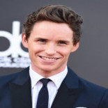 2012, la peli apocalíptica, arrasa con todo menos con los símbolos del Islam (ING)