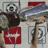 Berlusconi dice que en Italia seguirán los crucifijos en las aulas