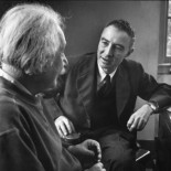 Einstein y... J. Robert Oppenheimer
