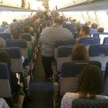 Foto de pasajero obeso en clase turista reabre el debate entre las aerolineas [ENG]