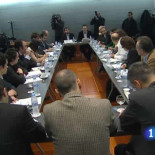 La ministra abandona la reunión con los expertos en Internet, que siguen 'twitteando' el encuentro