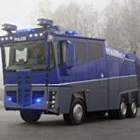 La policía alemana estrena su cañón de agua de un millón de euros