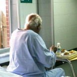 Aluvión de llamadas al 112 para tratar de ingresar a ancianos y poder salir de fiesta