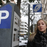 Despedida por multar poco en la zona azul