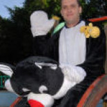 Multa por ir disfrazado por la calle y repartir caramelos