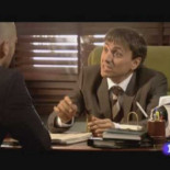 "Está usted suspendido de sueldo, pero no de empleo"