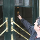 Y ya van tres, atacan de nuevo la Sede de Gehitu en San Sebastian "Maricones os vamos a matar"