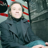 Los de la SGAE parece que te meten la mano en el bolsillo, como un grupo mafioso