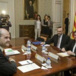Chaves emplea un Falcon para escapar de la nube volcánica y abandona a sus invitados