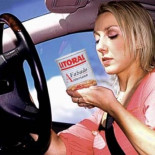 Tráfico descarta prohibir que se coma o fume mientras se conduce