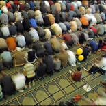 El FBI coloca un topo en una mezquita, incitando al terrorismo. Los musulmanes, asustados, le denuncian...al FBI [ENG]