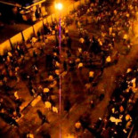 Atropellan con un vehículo a entre 20 y 30 manifestantes pro-democracia [Vídeo, contenido duro]