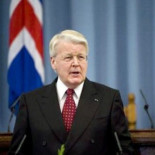 “La gente no tiene que pagar por las locuras de los bancos”