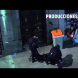 Los antidisturbios apalean a un joven en la Manifestación Juventud Sin Futuro...