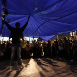 Miles de personas colapsan Sol al grito de 'no nos representan' ahora