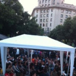 Los ciudadanos 'indignados' acampados en Plaza Cataluña no marcharán "Hasta que no cambien las cosas" [CAT]