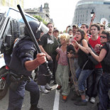 Expedientado un agente por alentar la violencia contra el 15-M