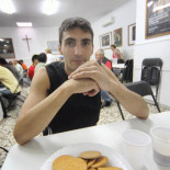 "Antes tenía casa, coche y trabajo. Hoy tengo que ir a un comedor social"