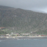 La isla donde hay que llevar una máscara de gas de forma permanente