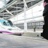 La estación del AVE de Requena costó 12 millones y la usan 50 viajeros al día