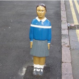 Los inquietantes niños-bolardo atacan de nuevo