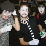 Pide mimos y su marido contrata a siete [HUMOR]