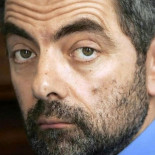 "Mr Bean" hospitalizado tras chocar mientras conducía un McLaren F1 [ING]