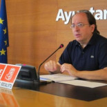 El PSOE afirma que una familia con "238.000 euros de ingresos anuales" está en la lista de espera para las chiquibecas