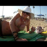 Como el friki se liga a la rubia tuneando su coche radiocontrol. (ENG)