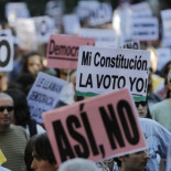 Miles de 'indignados' rechazan en las calles la reforma constitucional