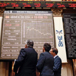 La mano que mece La Bolsa:  Fondos de EE UU y Reino Unido logran beneficios millonarios gracias a las pérdidas de España