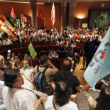 Médicos y enfermeras irrumpen en la sede del ICS y obligan a suspender la negociación