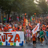 Miles de personas se manifiestan pacíficamente a favor de Kukutza