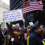 Arrestad a los banqueros, no a los manifestantes (eng)