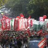Miles de personas de toda España claman por la educación pública