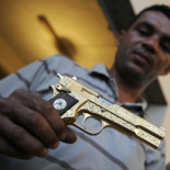 Un rebelde de 22 años confiesa el asesinato de Gaddafi