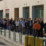 Le Monde: En España, la pobreza avanza a grandes pasos (Fr)