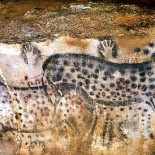 ¿Sueñan los cavernícolas con caballos de lunares?