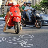 Tráfico permitirá a las motos "zigzaguear" entre vehículos parados en un semáforo o una intersección