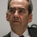 Ángela Merkel aconseja a Rajoy que nombre ministro de Economía a González Páramo