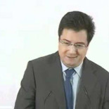 Óscar López, coordinador de campaña del PSOE, hace un "Rick Perry"