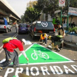 Si no hay carril bici, pues lo pintamos nosotros