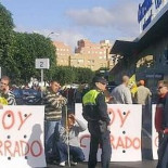 Agricultores de Almería cierran grandes superficies a las que acusan de fijar precios de compra por debajo de costes