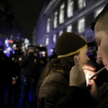 Cientos de 'indignados' cortan el tráfico en Sol en protesta por el desalojo